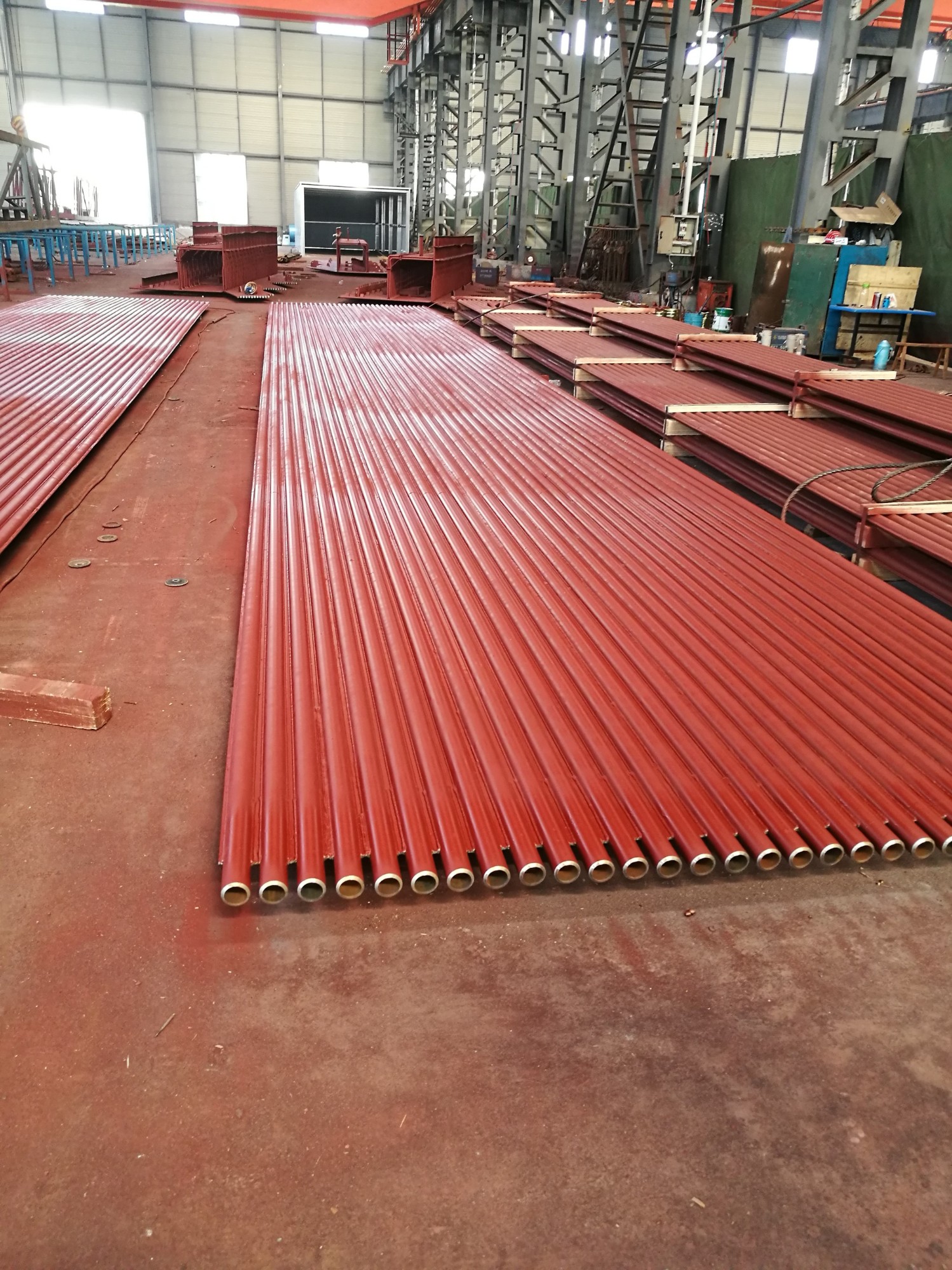 材質：SA-210C規(guī)格：63.5×7.5 4根一排，鱗片寬度12.7mm厚度6mm管排總長度12米，內螺紋8個頭） 管材需正偏差，帶500米密封