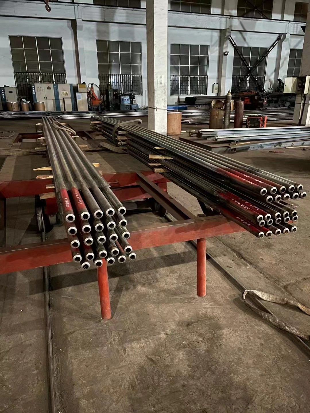 水冷壁管屏|管中心距76.2mm，管屏長6米、5根一組，Φ63.5×7.1內螺紋管，鰭片8mm