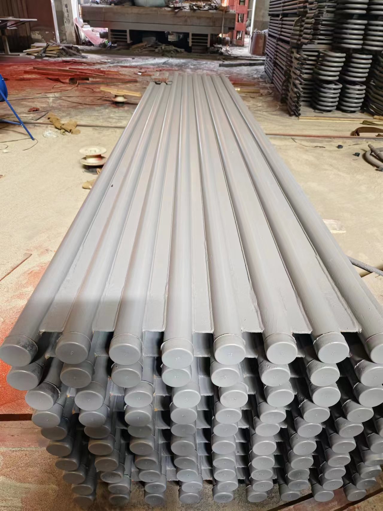 φ60.3×7.5\SA-210C 水冷壁帶鰭片內(nèi)螺紋管，帶鰭片。2）附質(zhì)量證明書，3）品牌：武鍋、東鍋、哈鍋選其一