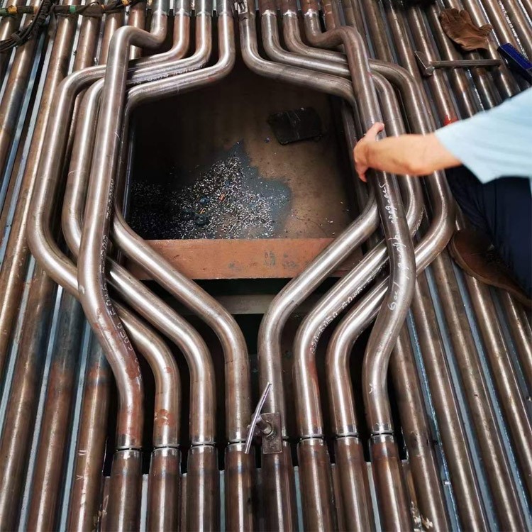 Φ38.1×7.5 SA-213T2 每件9根水冷壁管一排，長12米，管節(jié)距50.8mm,鰭片連接，鰭片為膜式扁鋼厚δ6.4㎜，材料為15CrMo，采用雙面坡口焊接型式