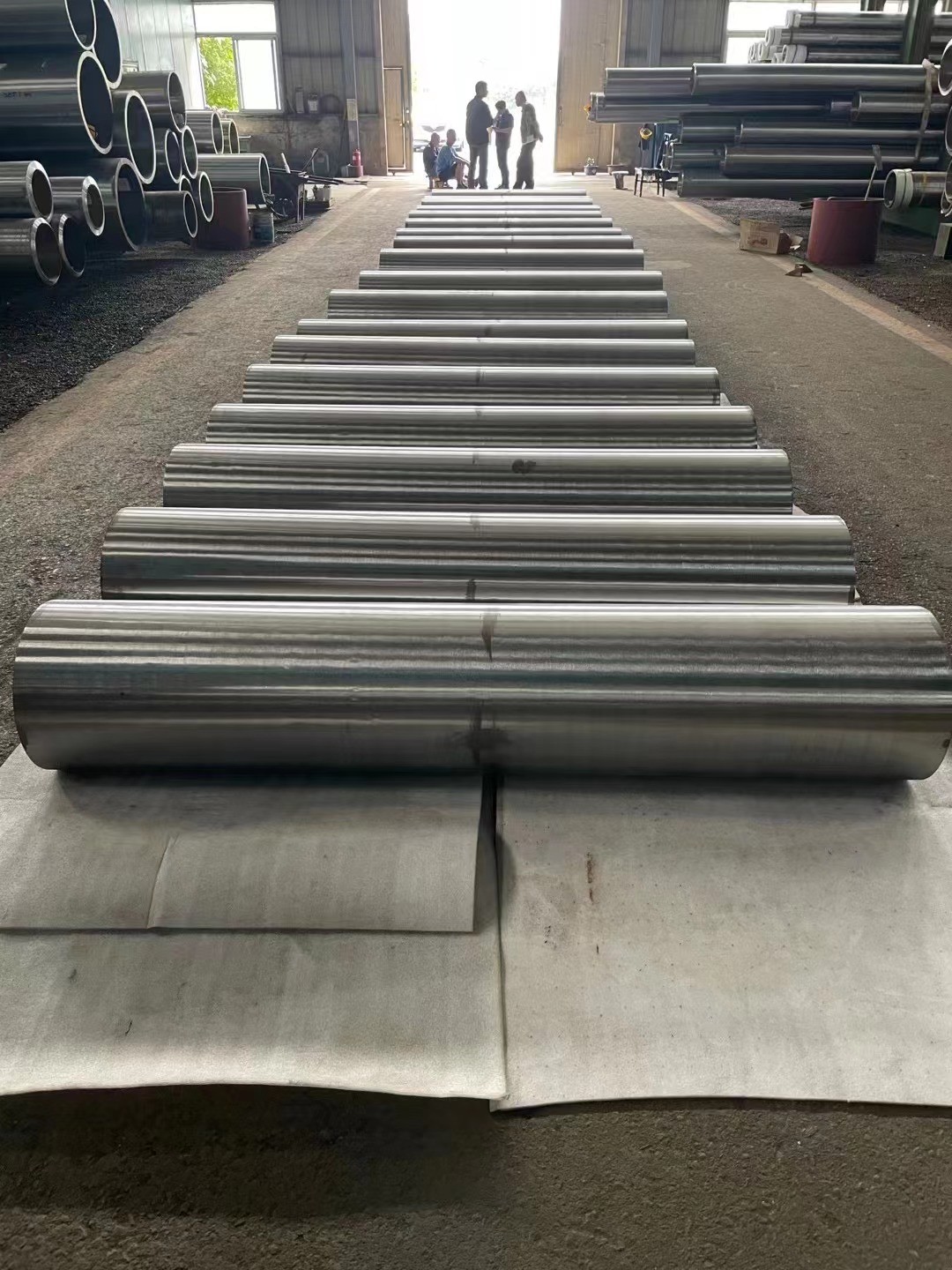 乙烯裝置超高壓蒸汽管道設(shè)計溫度545℃，設(shè)計壓力13.5MPa，設(shè)計選用A335-P91鋼，規(guī)格Φ168.3×14.27~Φ609.6×46.02