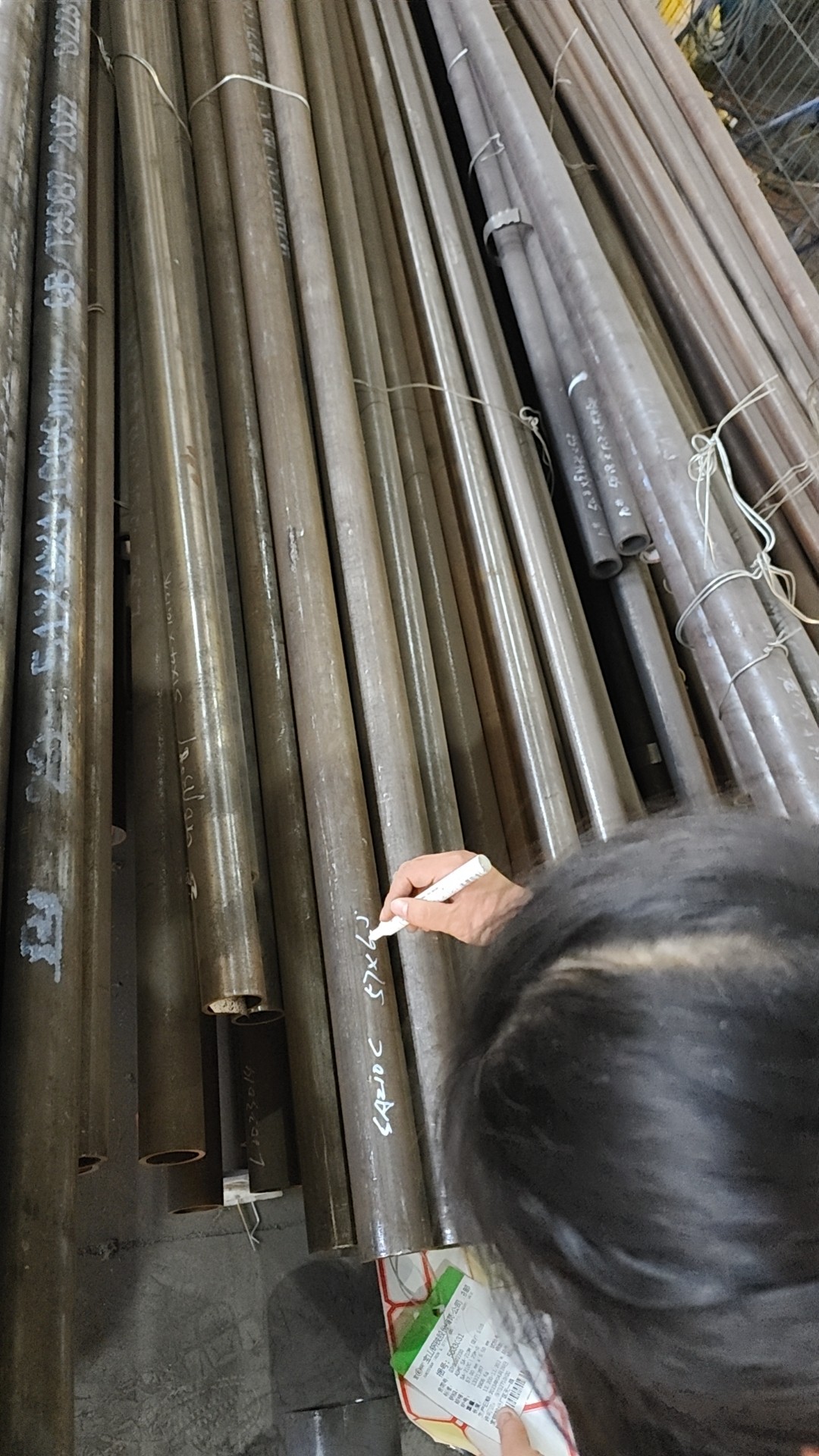 管排長度為6米，每件管排由10根管子組成，管子中心距為54mm，鰭片厚度為6.4mm